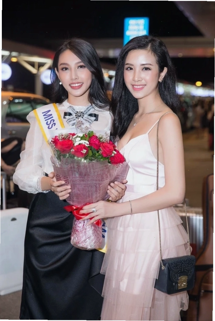 Á hậu Thúy An và ca sĩ Thủy Tiên trong một sự kiện