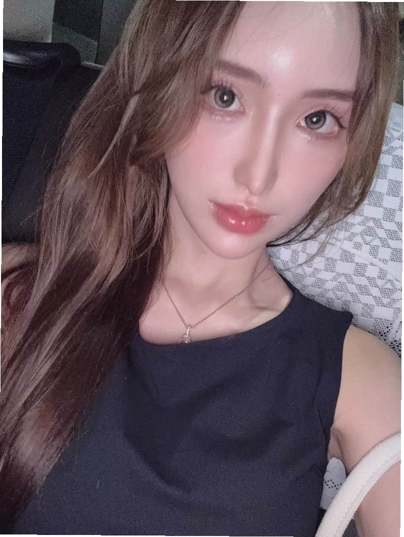 Ảnh Karen Yuzuriha mang vẻ đẹp trưởng thành cuốn hút và quyến rũ