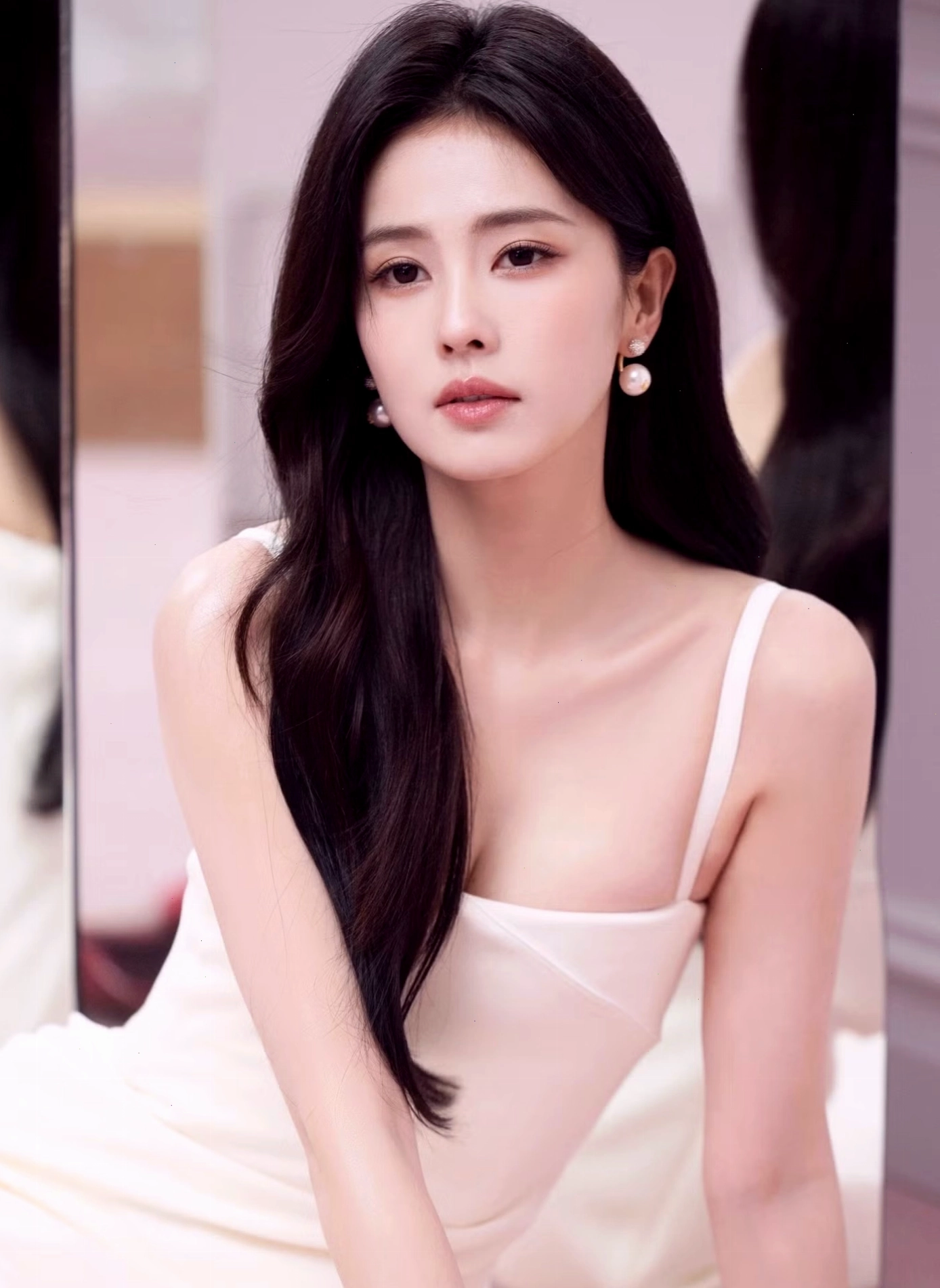 Bạch Lộc trong trang phục truyền thống
