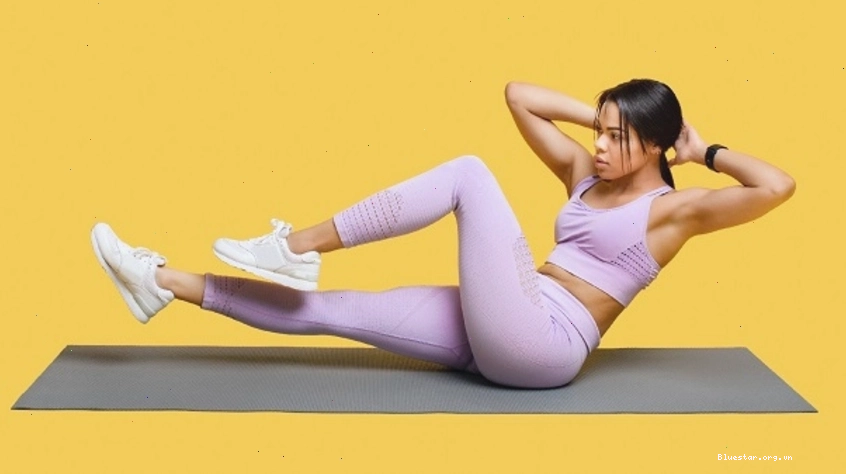 Bài tập gập bụng đạp xe trên không giúp săn chắc cơ bụng và đùi