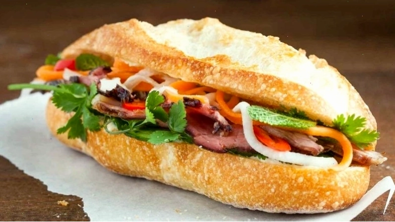Bánh mì thịt nguội cho bữa ăn nhanh