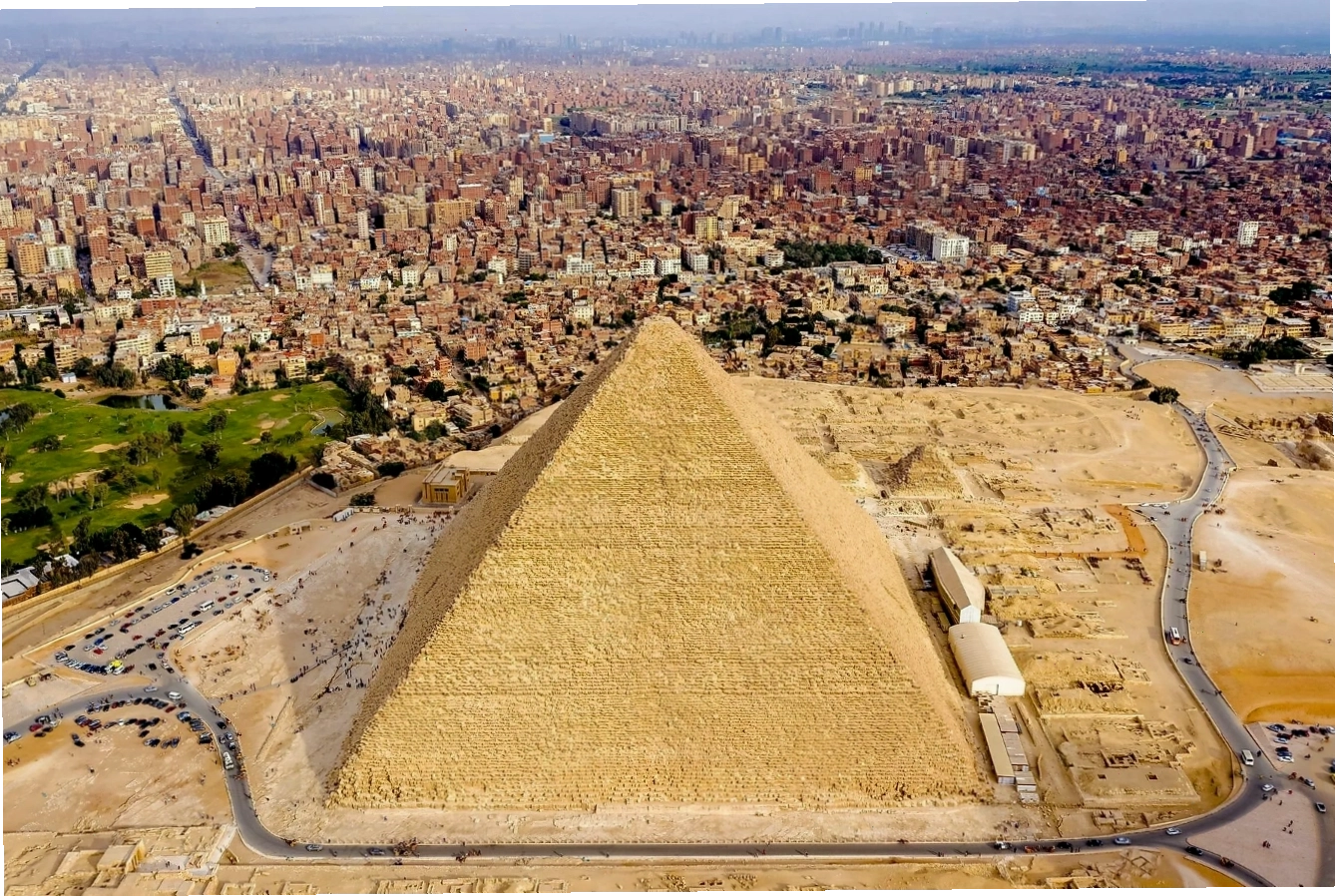 Bên trong một hành lang hẹp của Kim Tự Tháp Giza