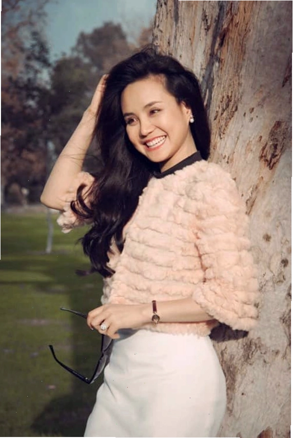 Ca sĩ Vy Oanh thể hiện sự trẻ trung và năng động trên sân khấu