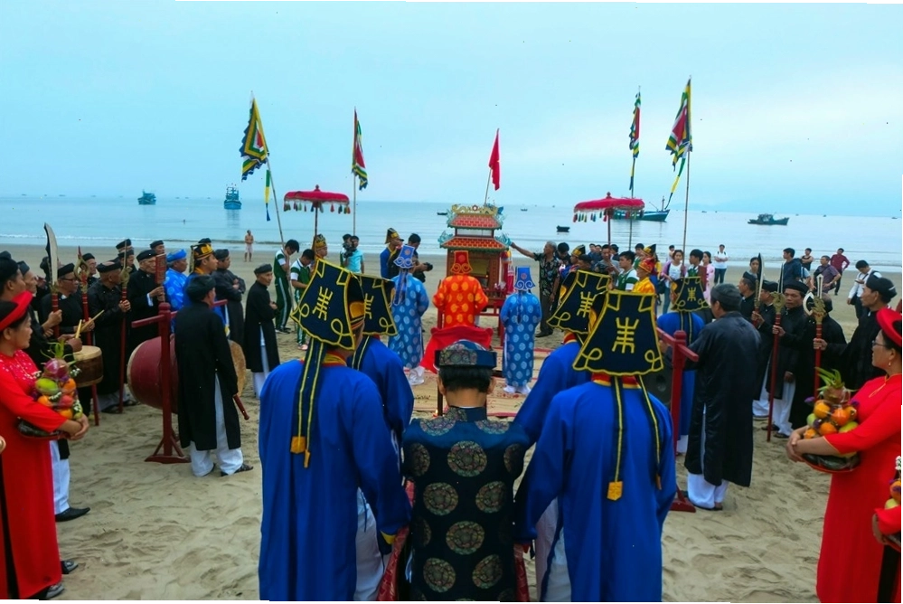 Cảnh biển Đà Nẵng trong Lễ hội Cầu Ngư