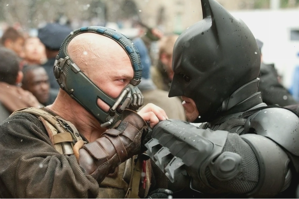 Cảnh phim The Dark Knight Rises Người Dơi đối mặt với Bane