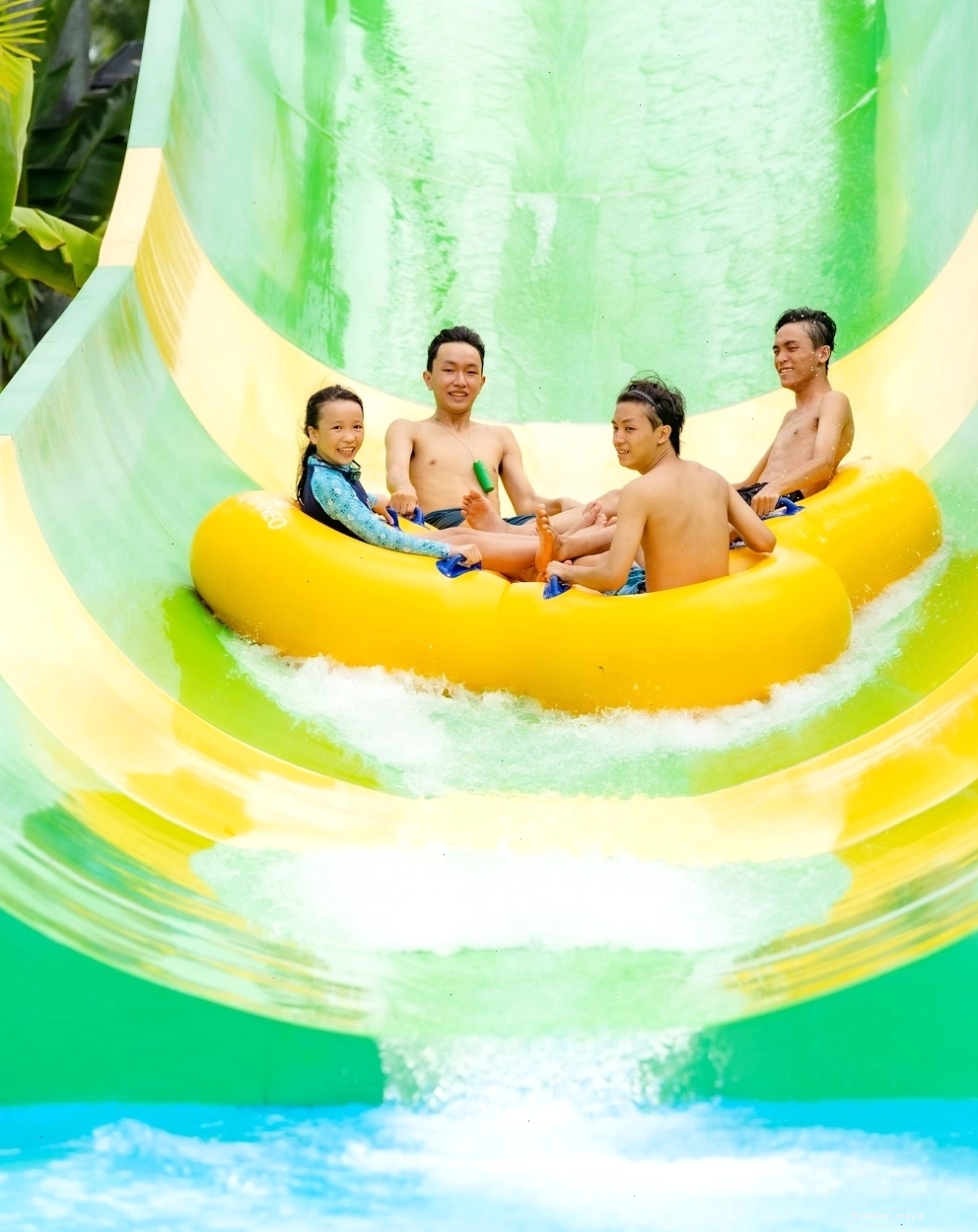 Công viên nước sôi động tại VinWonders Nam Hội An