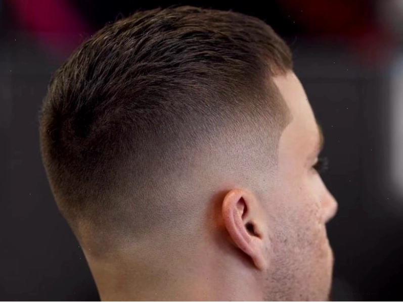 Crew cut fade thấp với hiệu ứng chuyển màu tinh tế