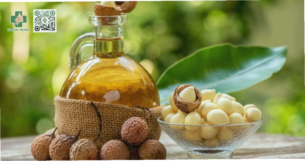 Dầu mù u được chiết xuất từ hạt cây tamanu, có màu xanh đậm và mùi đặc trưng