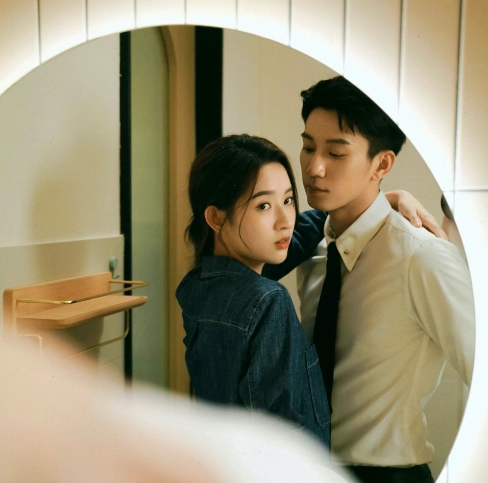 Diễn viên chính Vương Tử Kỳ và Vương Ngọc Văn trong phim Tình yêu anh dành cho em
