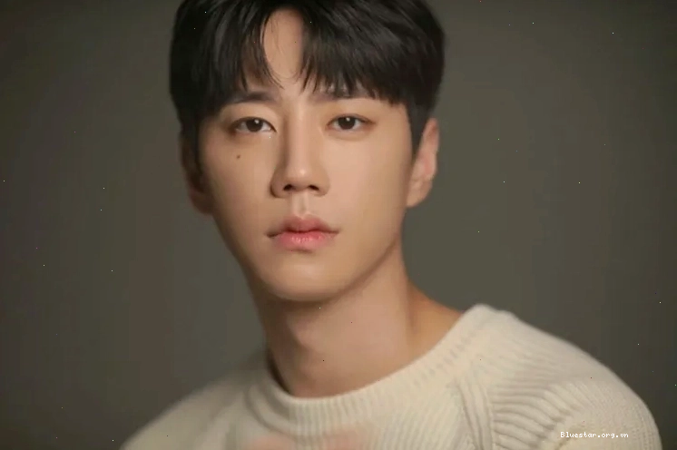 Diễn viên Lee Jun Young