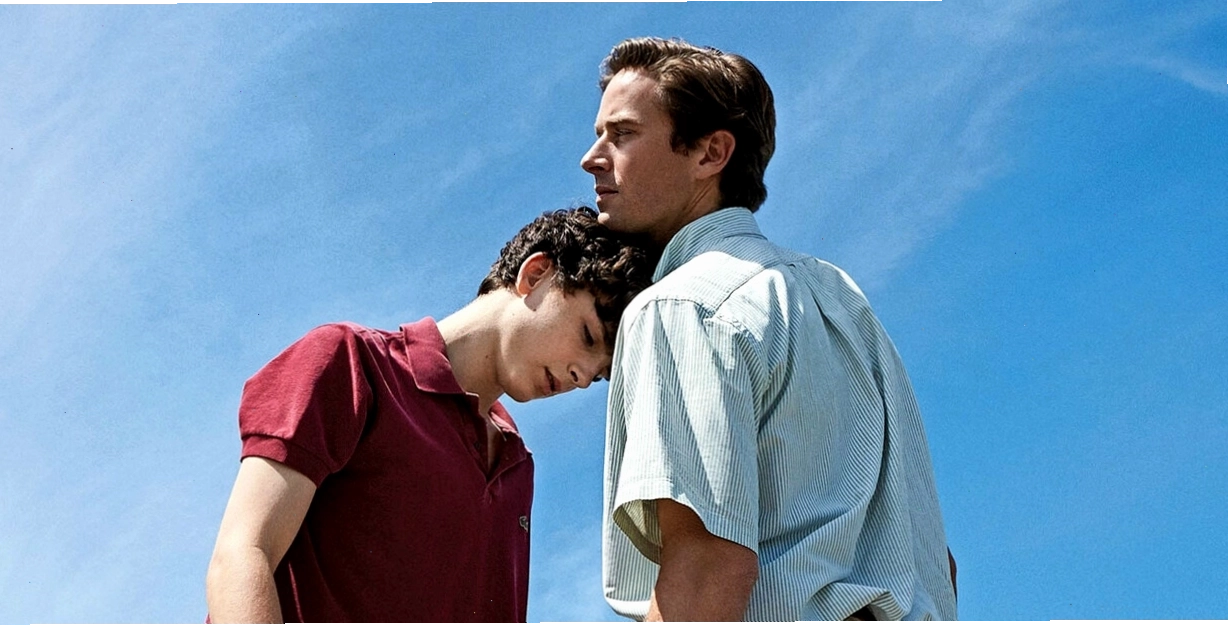Elio và Oliver trò chuyện dưới ánh nắng hè trong phim Call Me By Your Name