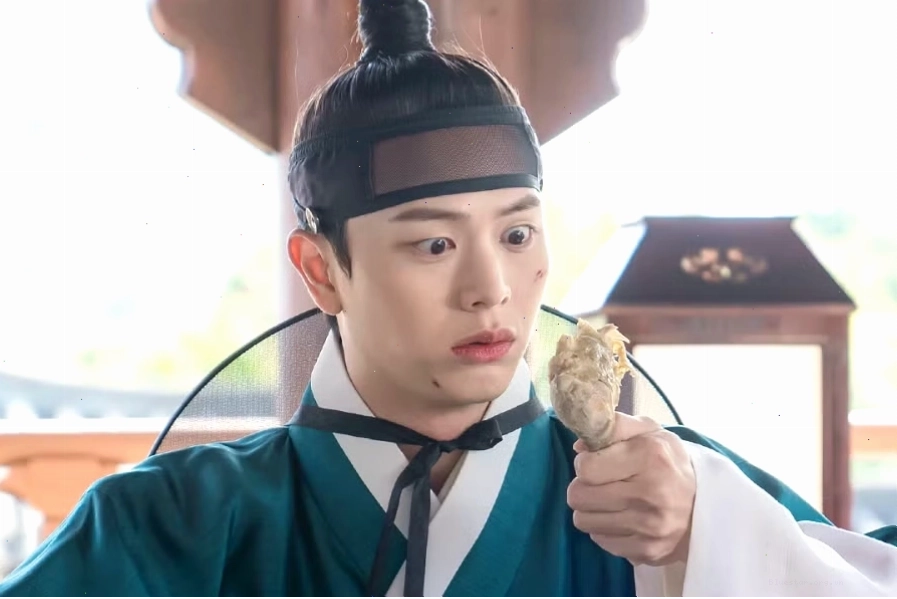 Gang Cheol trong phim Cung điện ma ám.