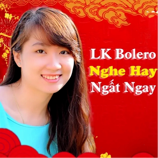 Gia đình quây quần bên nhau nghe nhạc xuân
