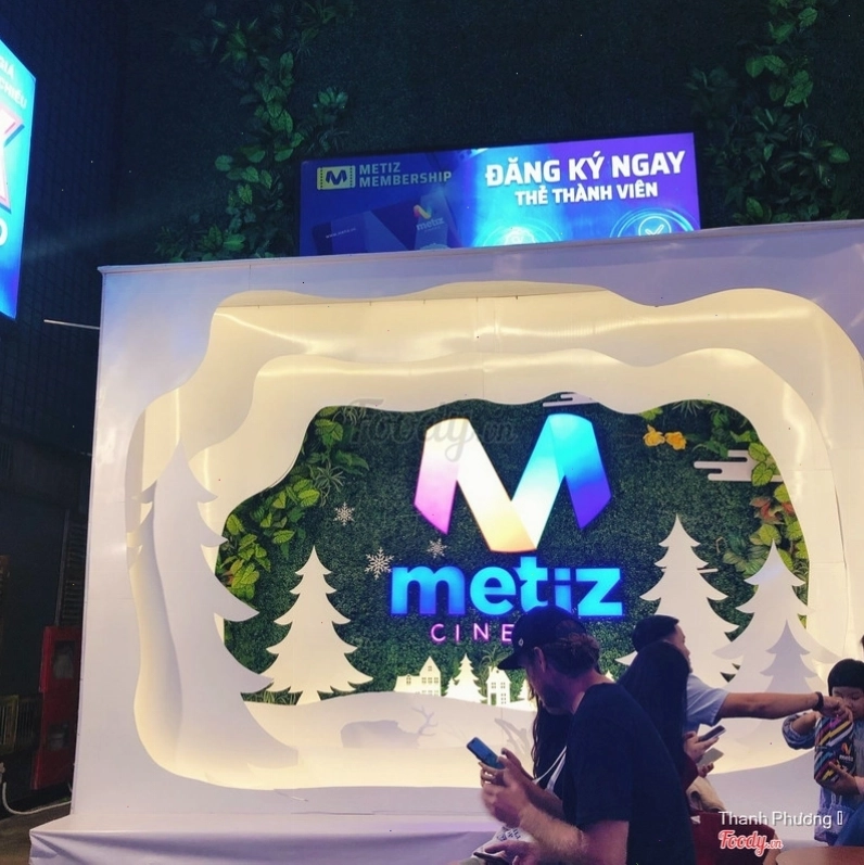 Góc nhìn toàn cảnh từ bên ngoài rạp Metiz Cinema