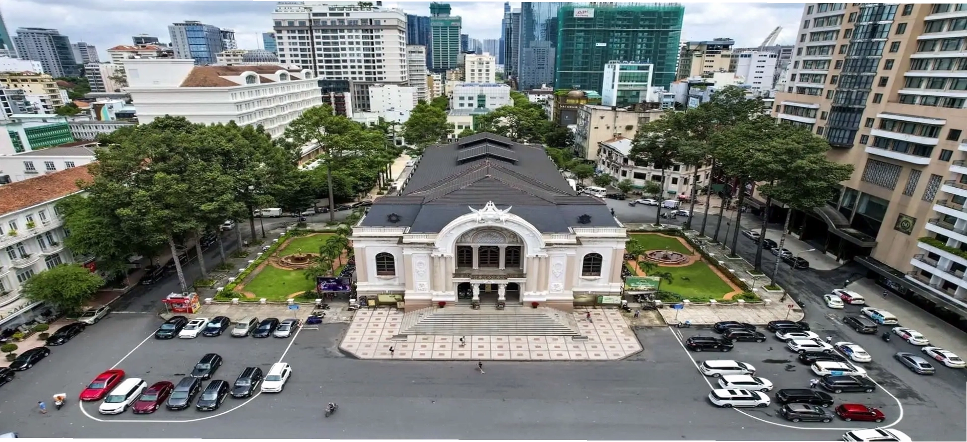 Góc nhìn từ trên cao của Nhà hát Sài Gòn