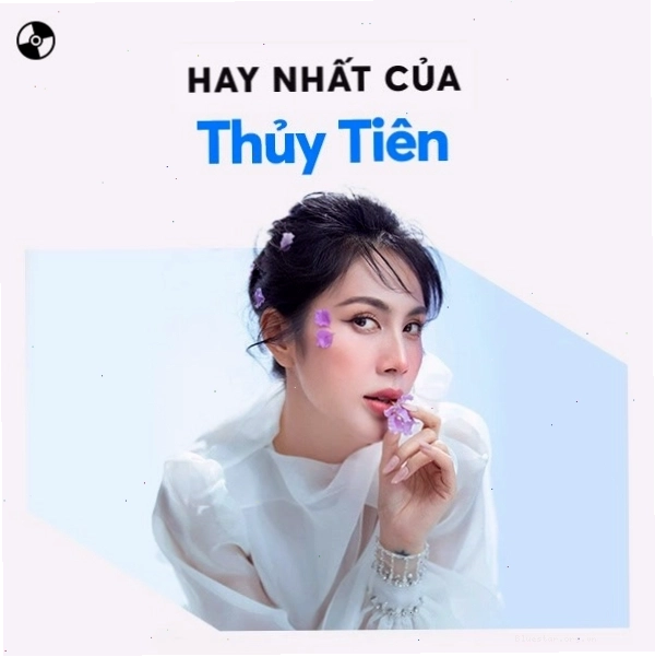 Hình ảnh ca sĩ Thủy Tiên trong buổi biểu diễn