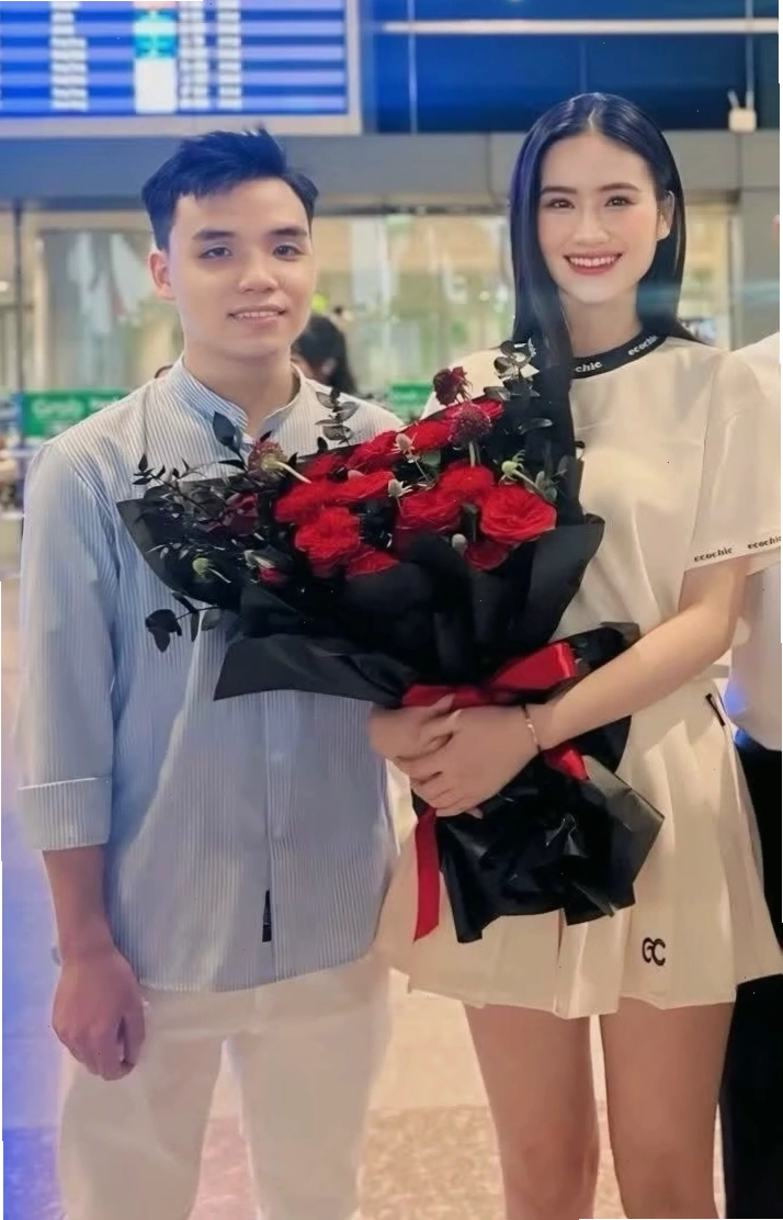 Hoa hậu Ý Nhi chia sẻ ảnh bầu trời có dòng chữ Marry Me gây xôn xao