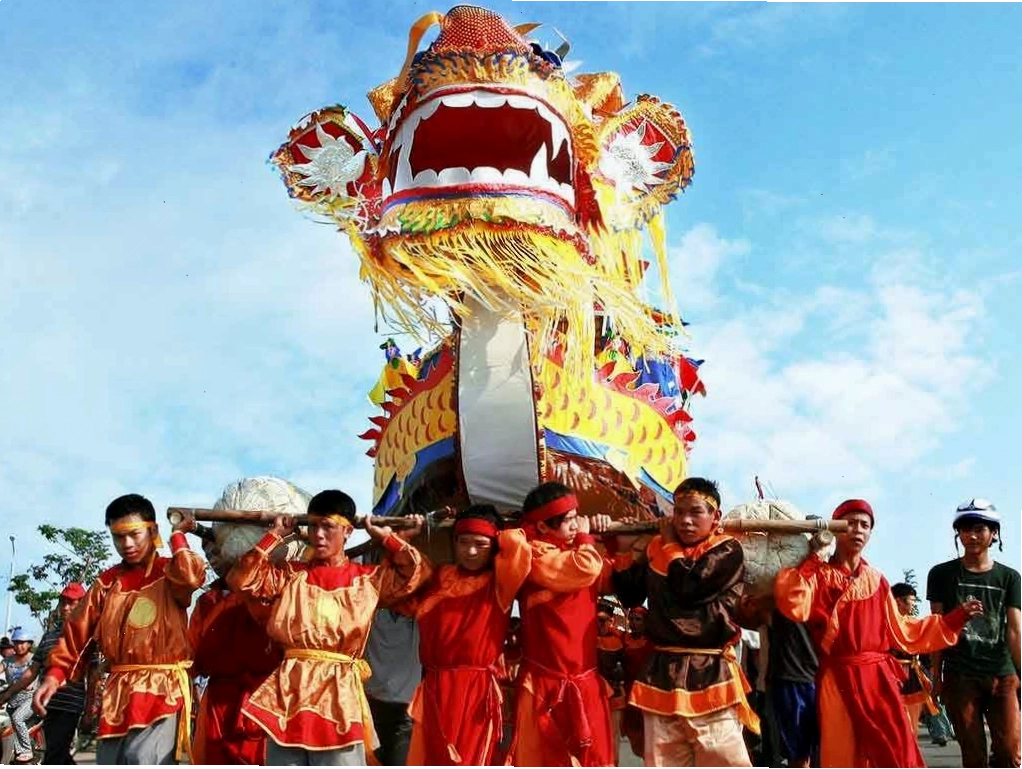 Hoạt động vui chơi giải trí trong phần hội Lễ hội Cầu Ngư