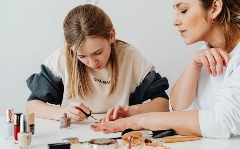 Khám phá Nail Mắt Mèo: Xu hướng làm móng lấp lánh 2026
