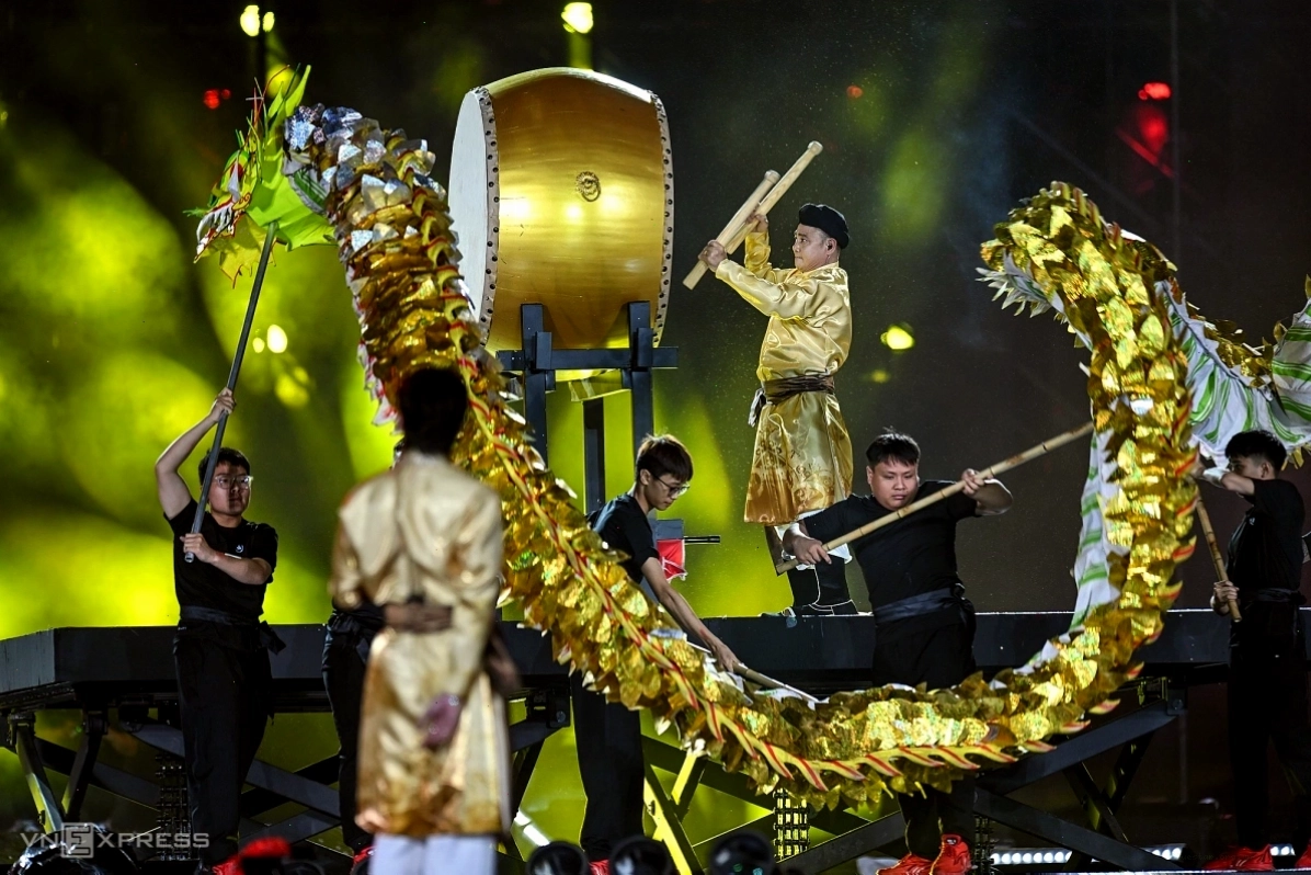Khán giả trẻ hào hứng tại concert Anh Trai Vượt Ngàn Chông Gai