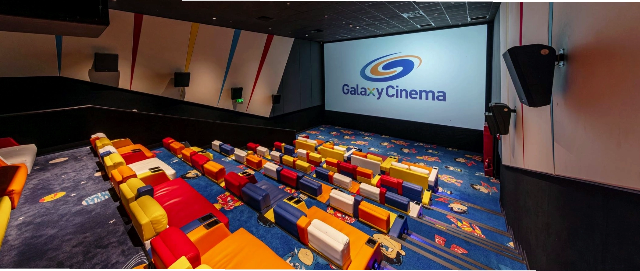 Không gian bên ngoài sảnh chờ Galaxy Vinh Vincom