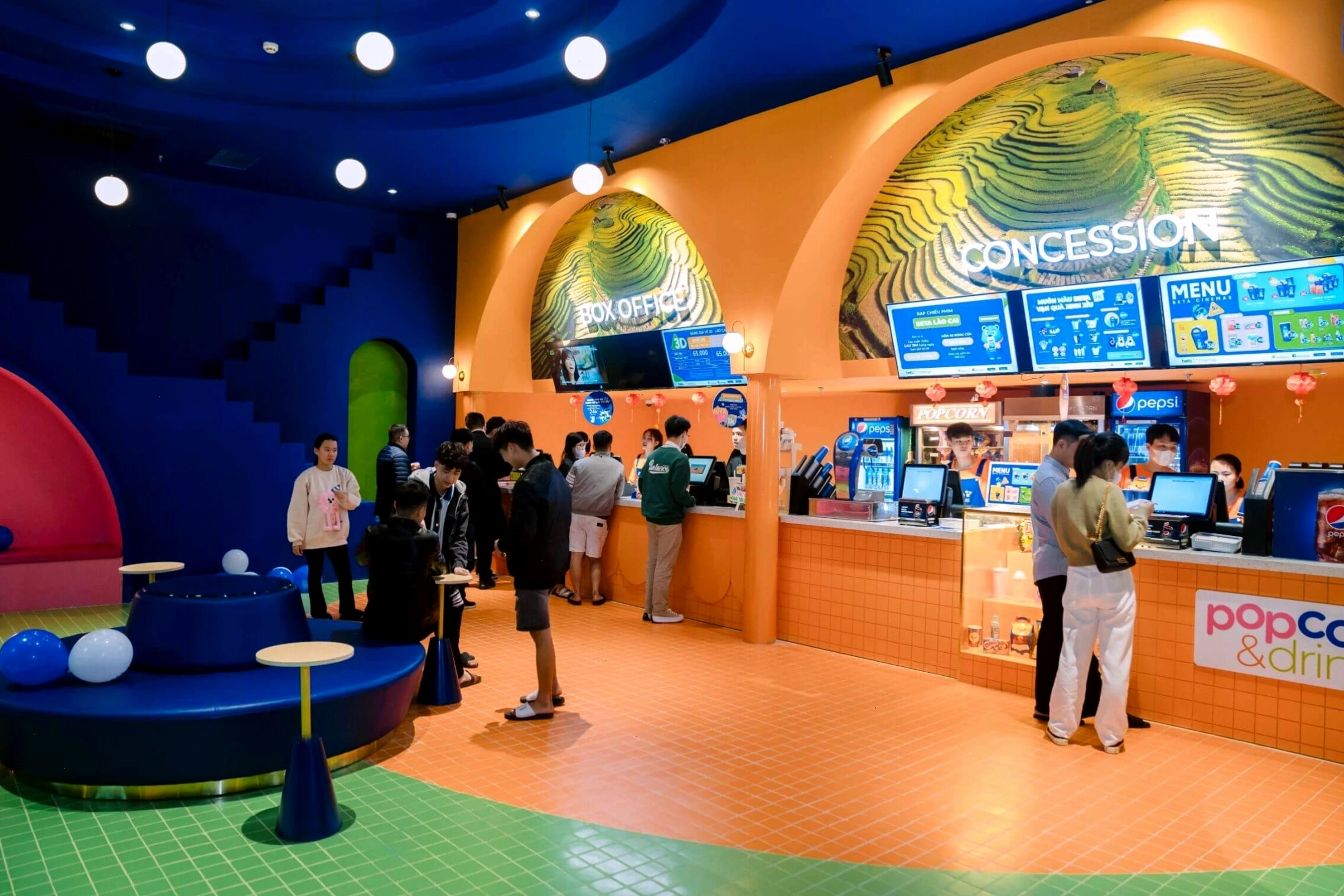 Không gian sảnh chờ của rạp Beta Cinemas