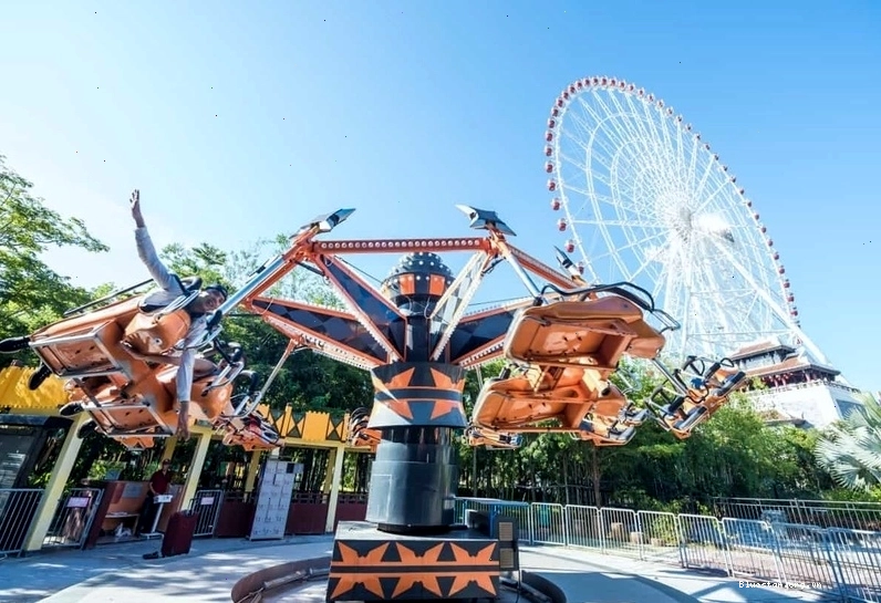 Không gian sôi động tại Đà Nẵng Downtown với các gian hàng ẩm thực và biểu diễn
