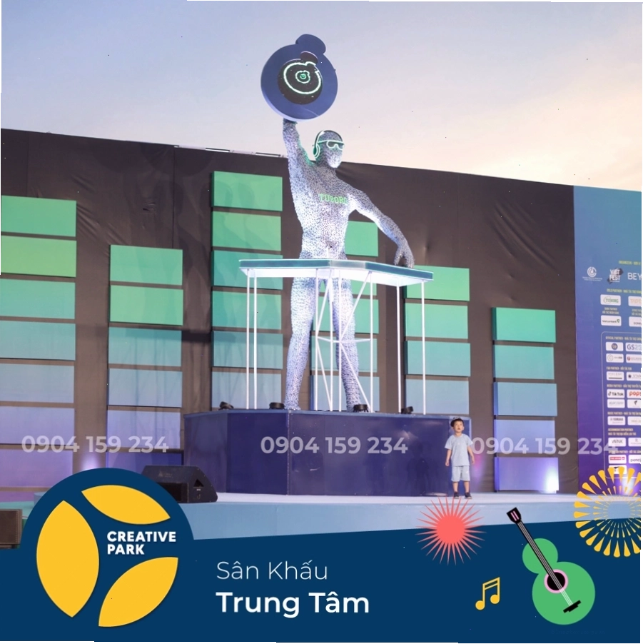 Khu vực sân khấu trung tâm tại Công viên Sáng Tạo