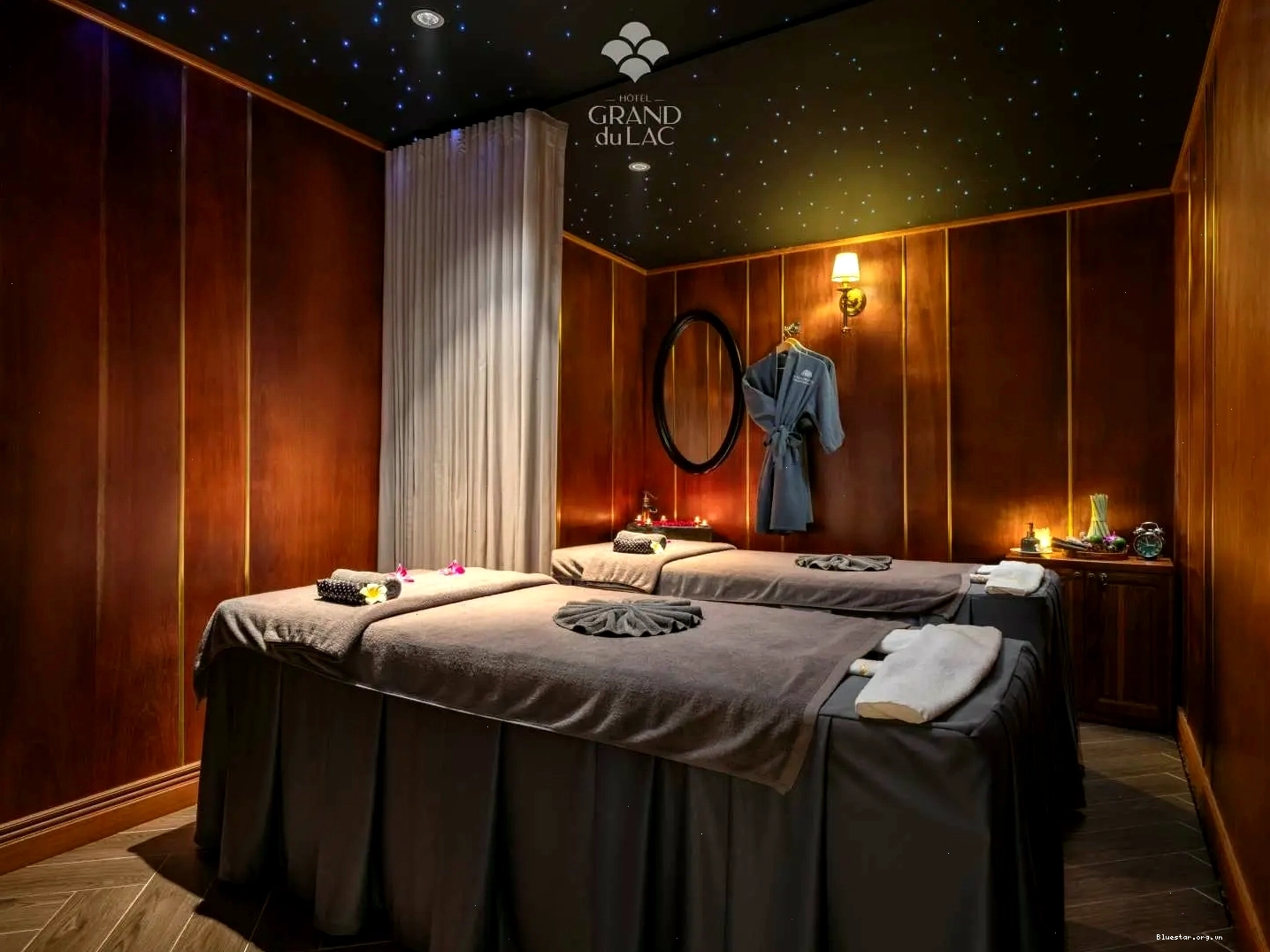 Khu vực tiếp khách ấm cúng tại La Maison Grand Spa