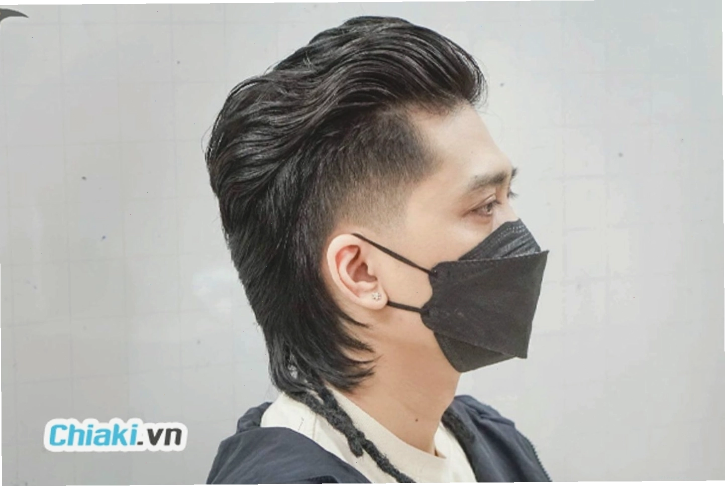 Kiểu tóc Mohican để gáy dài uốn