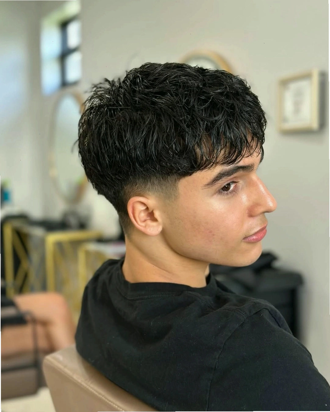 Kiểu tóc Warrior Cut với phần đỉnh để dài và rối tự nhiên