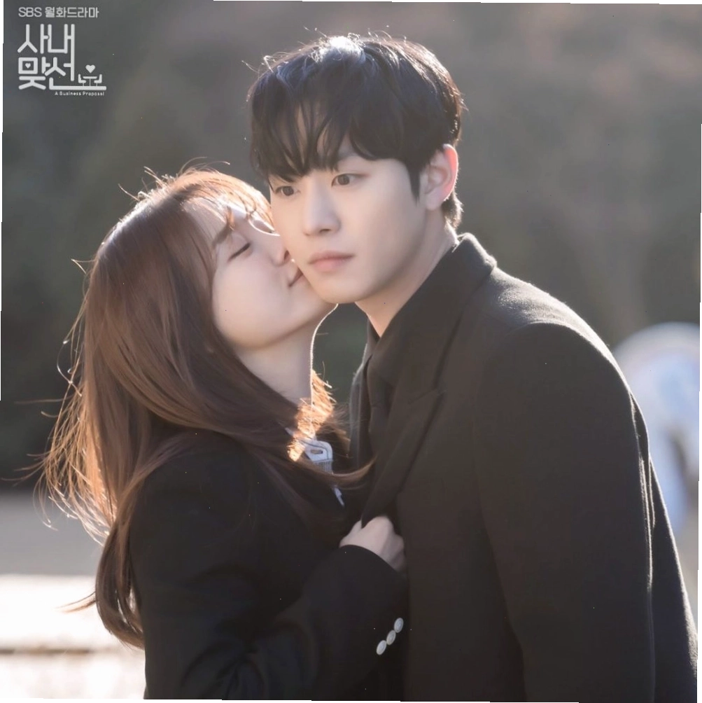 Kim Se-jeong và Ahn Hyo Seop trong Hẹn hò chốn công sở