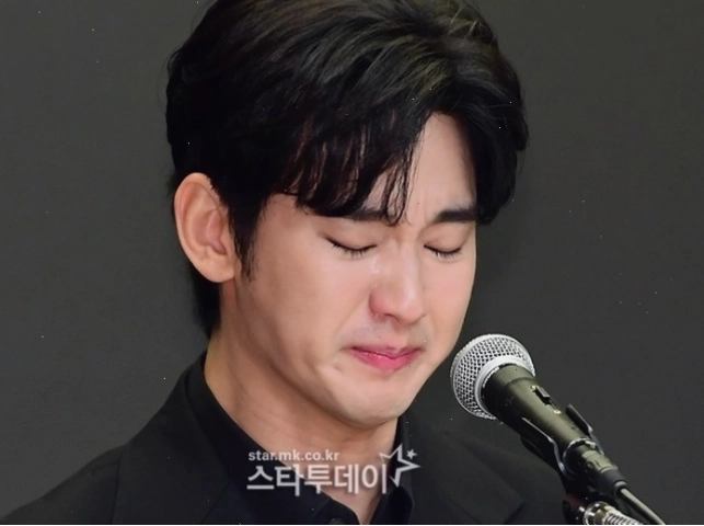Kim Soo Hyun phải điều trị tâm lý vì scandal do tin giả