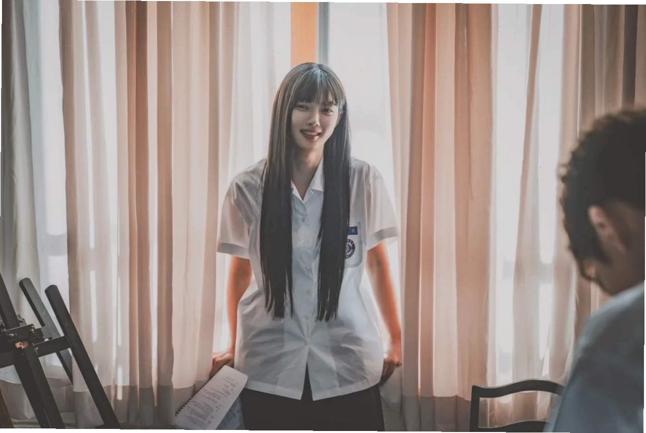 Kim Yoo Jung vai Ah Jin trong Dear X