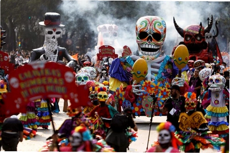 Lễ hội Dia de los Muertos tại Mexico với phong cách trang trí đầy màu sắc và văn hóa truyền thống