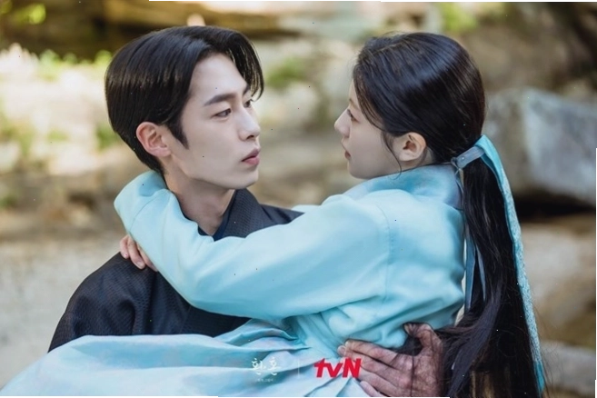Lee Jae Wook và Go Yoon Jung trong Hoàn hồn 2