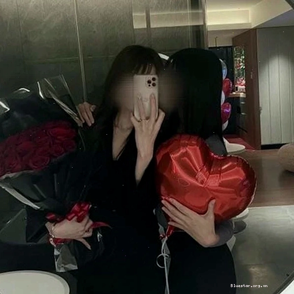Lilyxoxoles là ai với phong cách bí ẩn