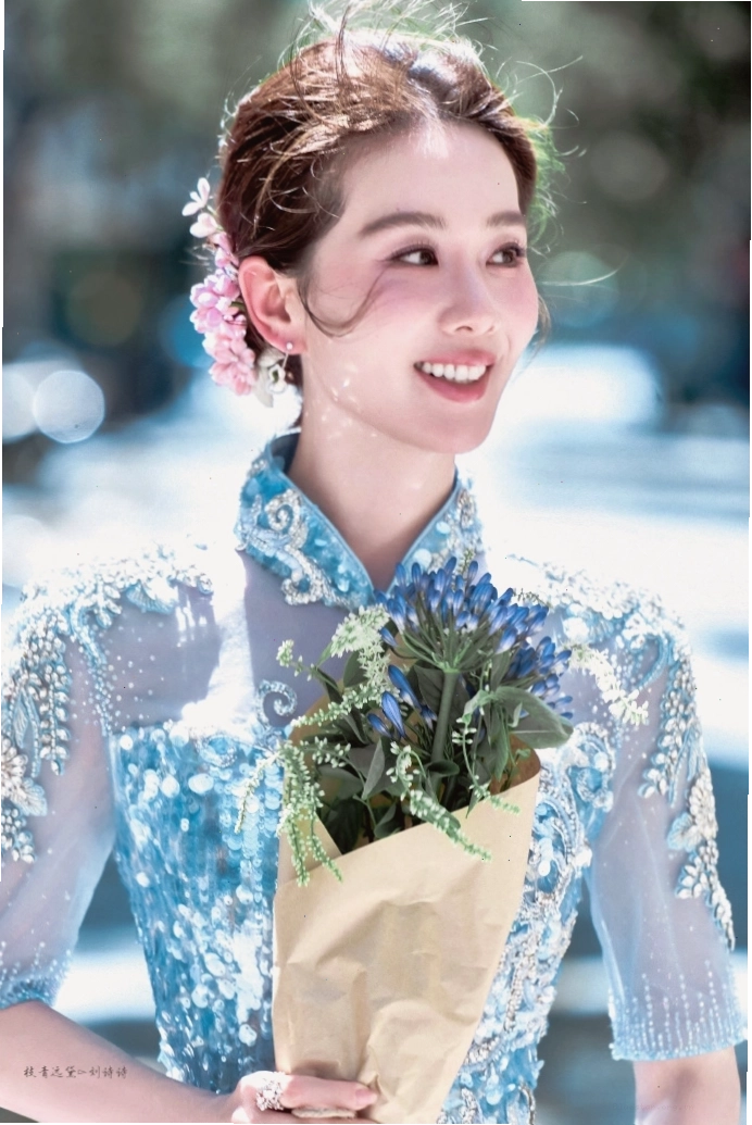 Lưu Thi Thi thân thiện giao lưu với người hâm mộ