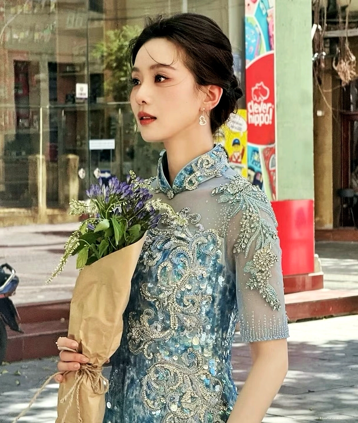Lưu Thi Thi với phong thái sang trọng