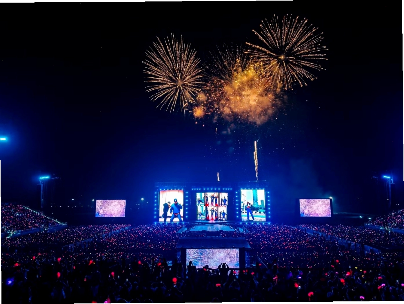 Màn pháo hoa rực rỡ trên bầu trời Hà Nội trong đêm concert G-Dragon