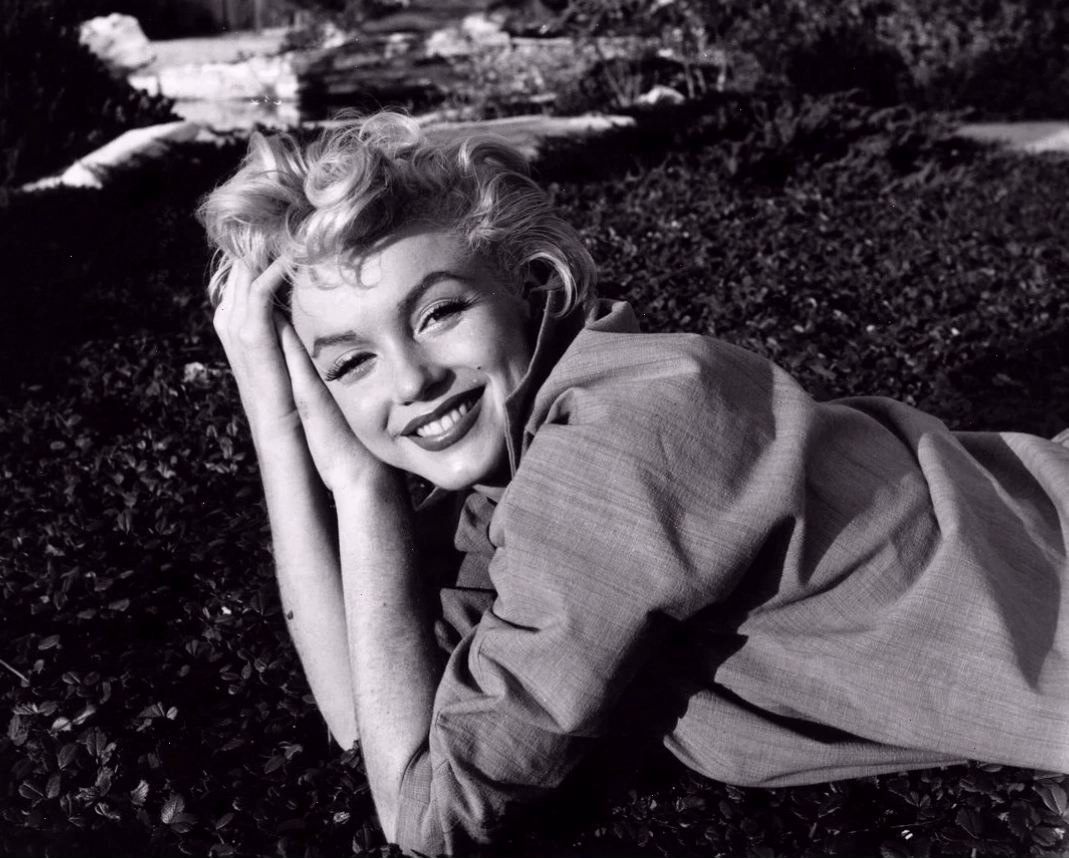 Marilyn Monroe trong một trang phục biểu diễn