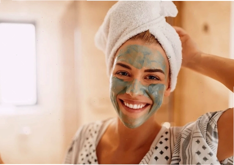 Mặt nạ đất sét trắng giúp làm sạch nhẹ nhàng và sáng da