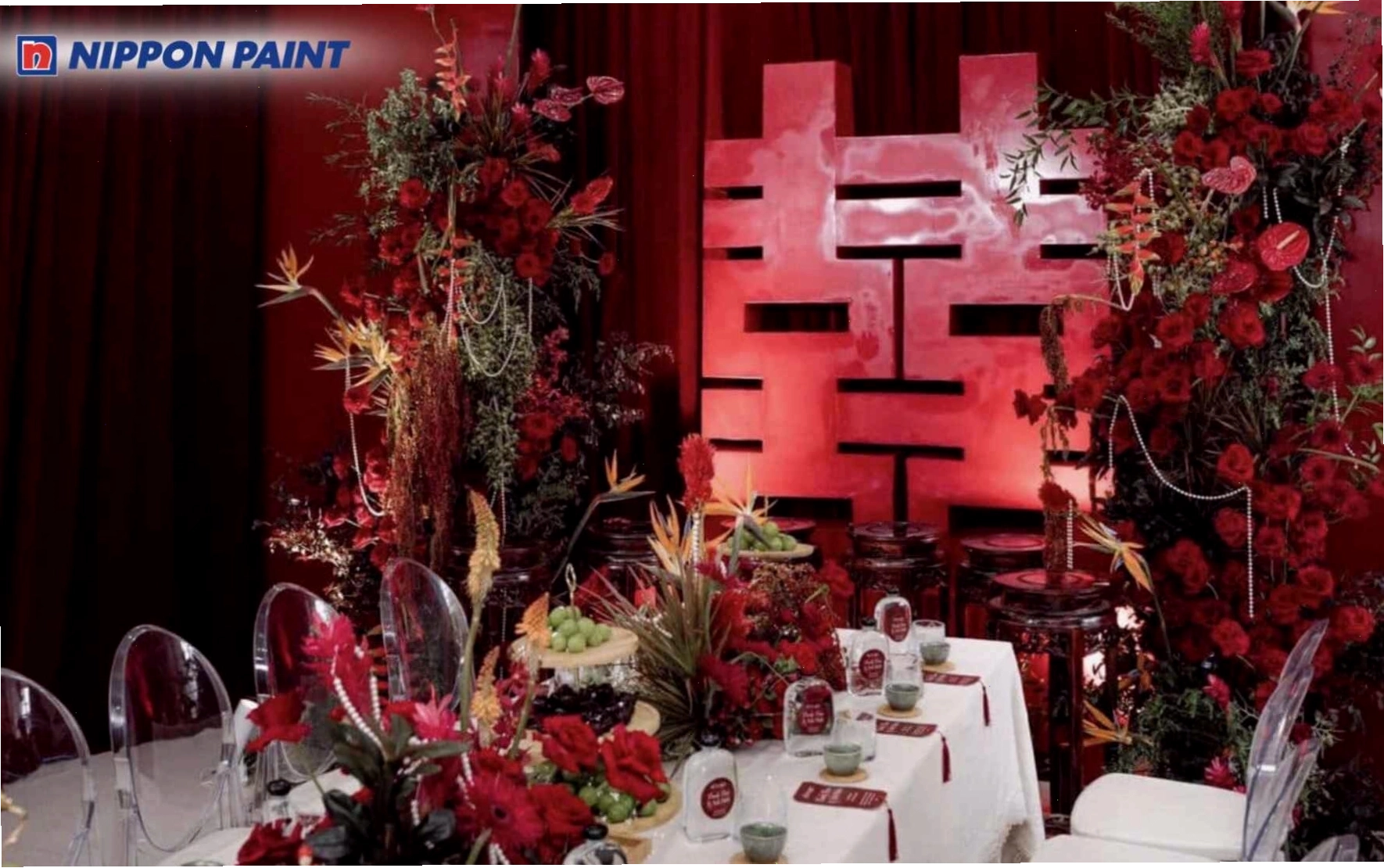 Màu đỏ đô tượng trưng cho may mắn, hạnh phúc và sự gắn kết bền lâu trong lễ cưới