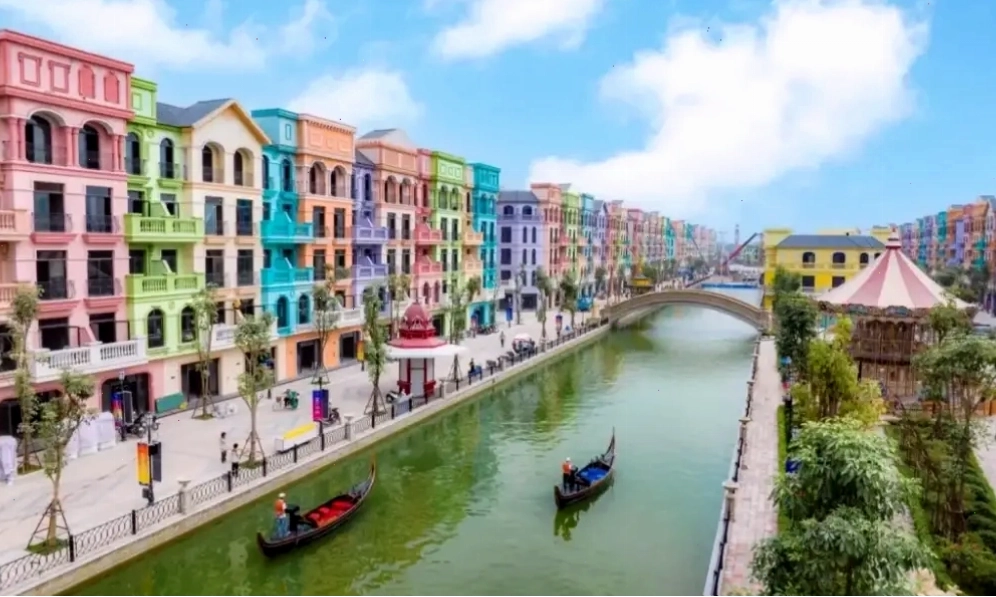 Mega Grand World Hà Nội bên dòng sông yên bình, tái hiện không gian châu Âu