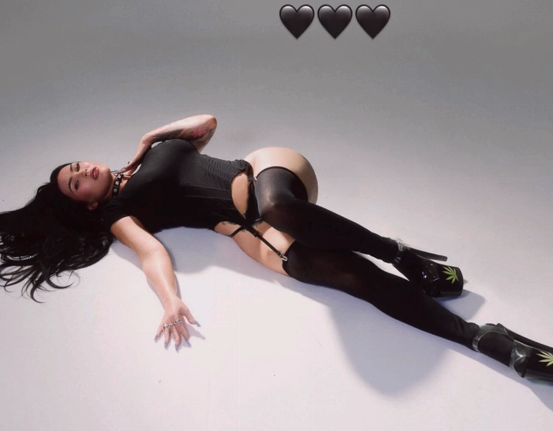 Megan Fox với thần thái cuốn hút sau sinh nở