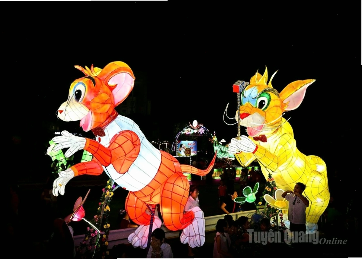 Mô hình đèn chuột Tom và Jerry sinh động, tạo không khí vui nhộn cho thiếu nhi.