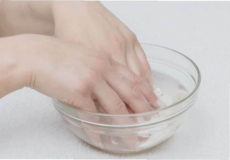 Móng tay giả đa dạng kiểu dáng và màu sắc