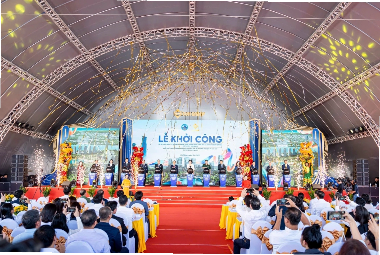 Nghi thức khởi công dự án Đà Nẵng Downtown bởi các đại biểu tham dự