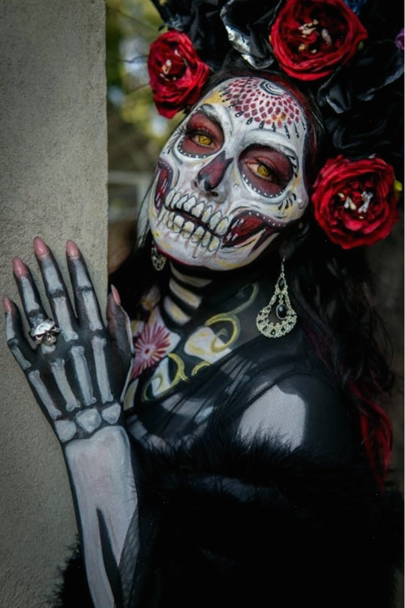 Người dân Mexico trang điểm mặt hình đầu lâu Catrina rạng rỡ trong ngày hội Dia de los Muertos
