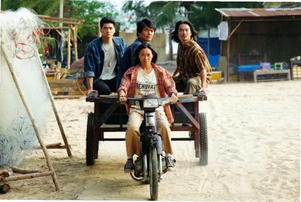 Nhóm diễn viên Quang Tuấn, Ma Ran Đô, Nguyên Thảo, Hoàng Tóc Dài trong phim Truy Tìm Long Diên Hương